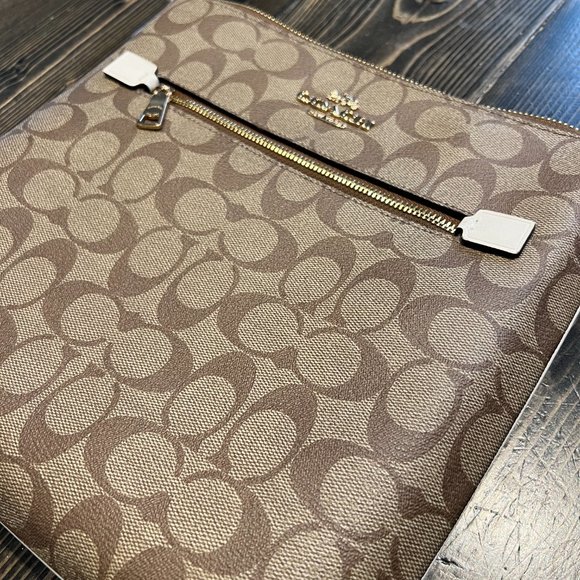 Coach Purse - Rowan File Bag In Signature Canvas - Like NEW! - Picture 5 of 9
